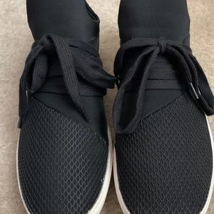 Steve Madden look alike